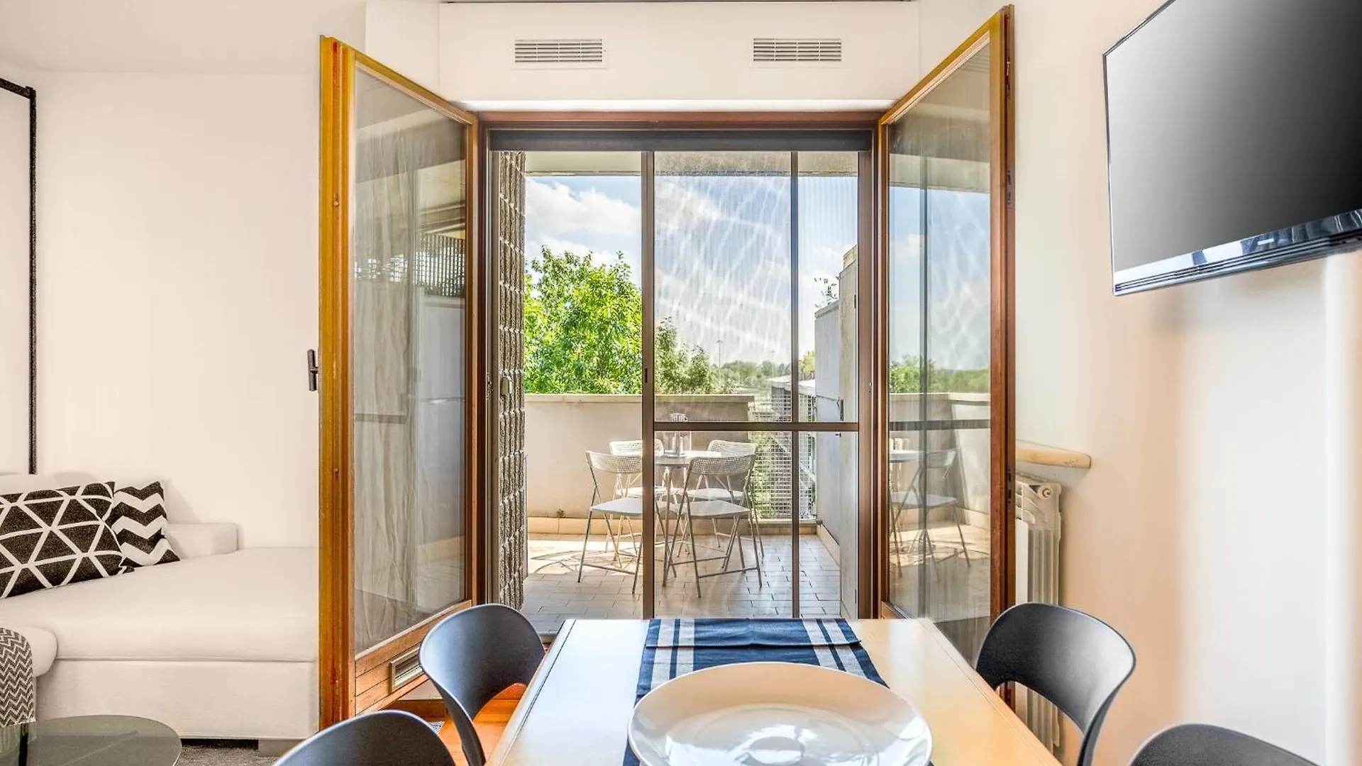Apartment Quiet Home With Terrace - 20 Min From Milan Duomo Italy